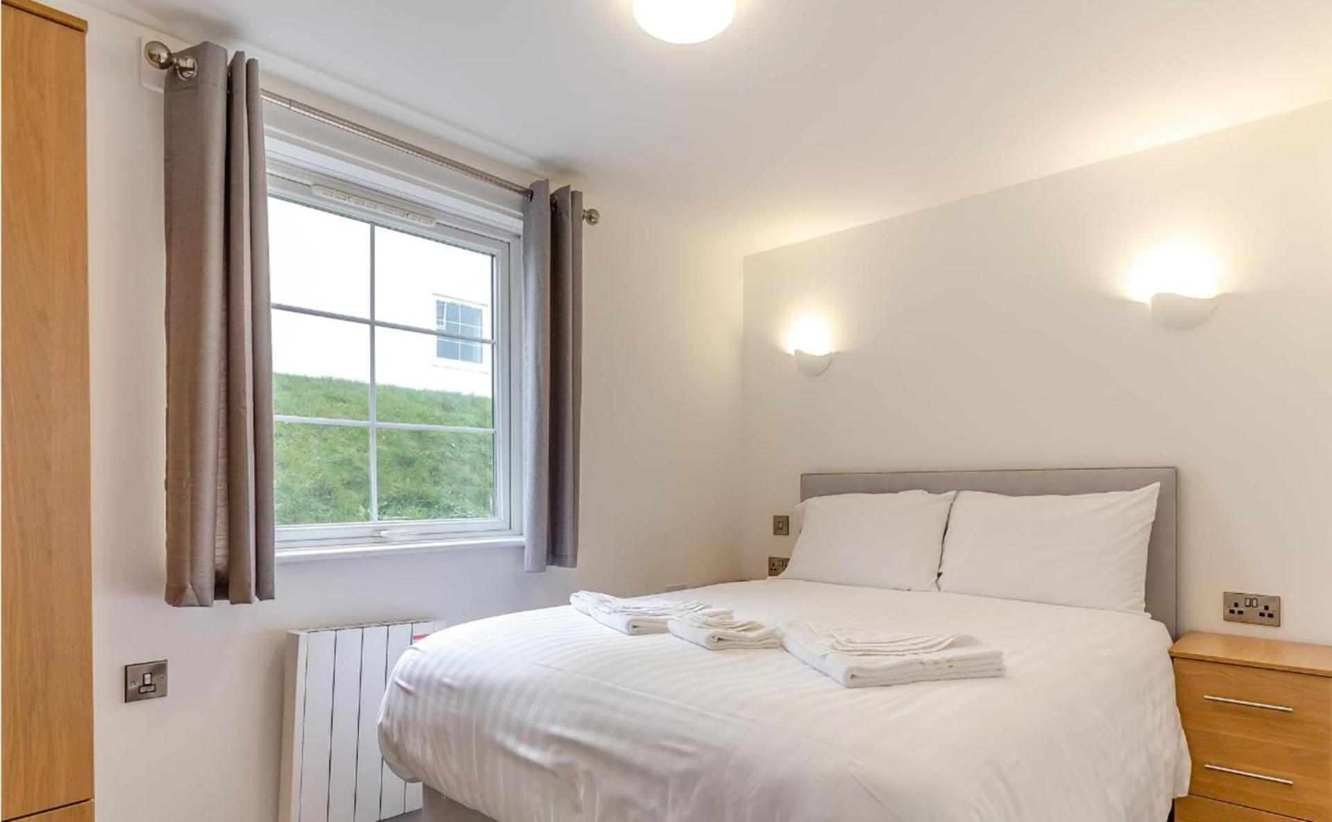 Lovely Ilfracombe Apartment 2 Bedrooms Num 3 ภายนอก รูปภาพ